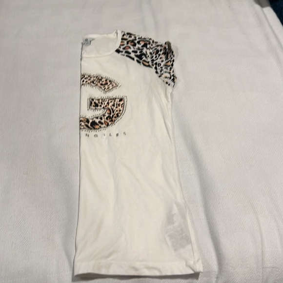Guess white tshirt w/ leopard print sleeves - Picture 7 of 7